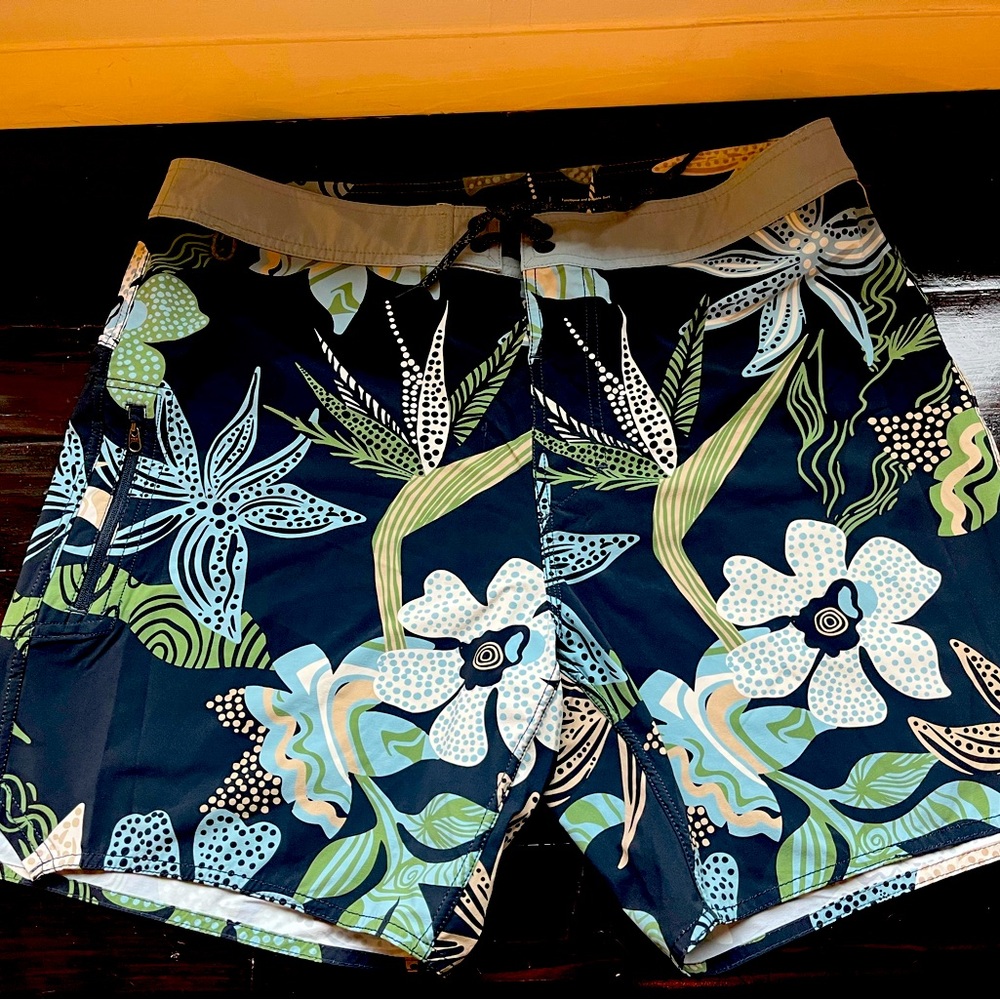 Roark men’s board shorts size 34 never worn